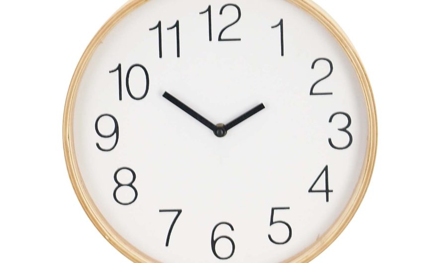 Decmode Rustic Wood Round Wall Clock, Black